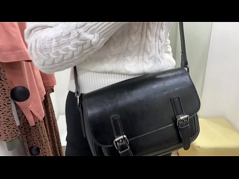 ❤️ Openbare masturbasie van jong teef FeralBerry met 'n dildo in die paskamer ❌ Fokvideo by ons af.mouthporn.ru